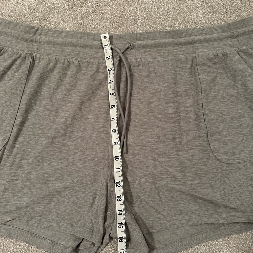 MTA Sport Gray Women's Shorts Size 3X EUC - Picture 6 of 9